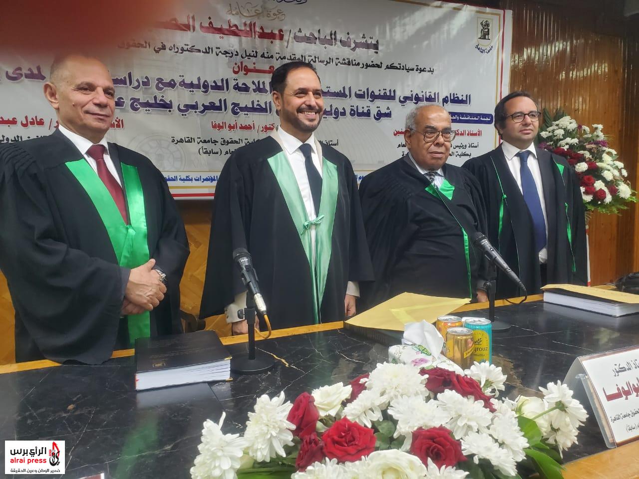 الباحث عبداللطيف الصيادي عقب منحه الدكتوراه